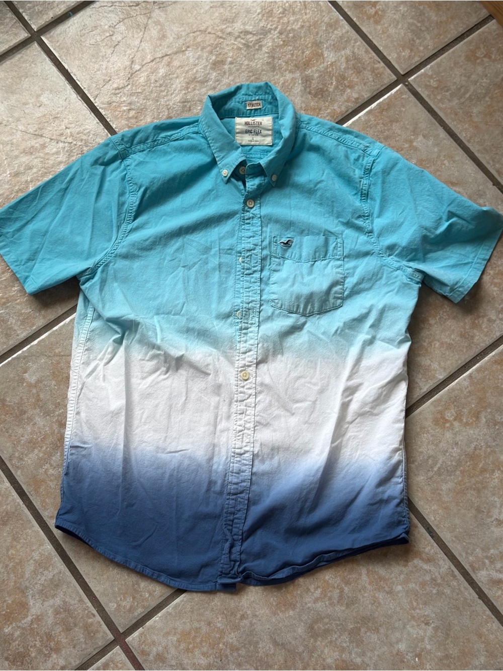 Hollister Epic Flex Men's Large Blue Ombre Dip Dye Short Sleeve Button Up